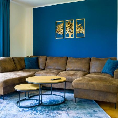 Gross, Modern, Zentrumsnah Mit Parkplatz Und Garten ウルム エクステリア 写真