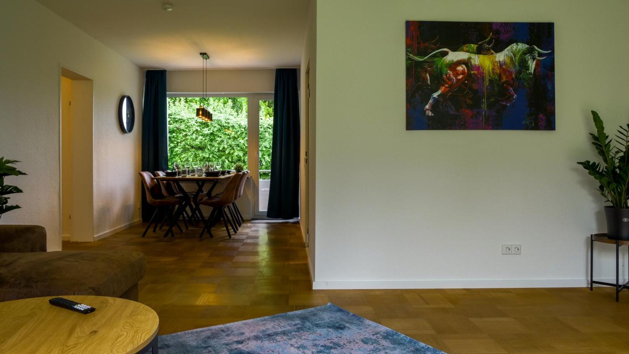 Gross, Modern, Zentrumsnah Mit Parkplatz Und Garten ウルム エクステリア 写真