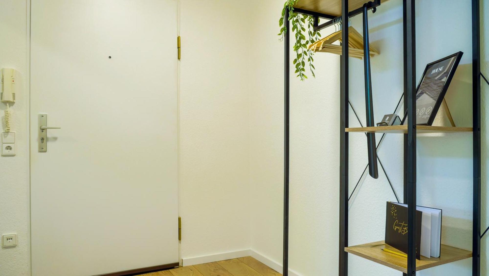 Gross, Modern, Zentrumsnah Mit Parkplatz Und Garten ウルム エクステリア 写真