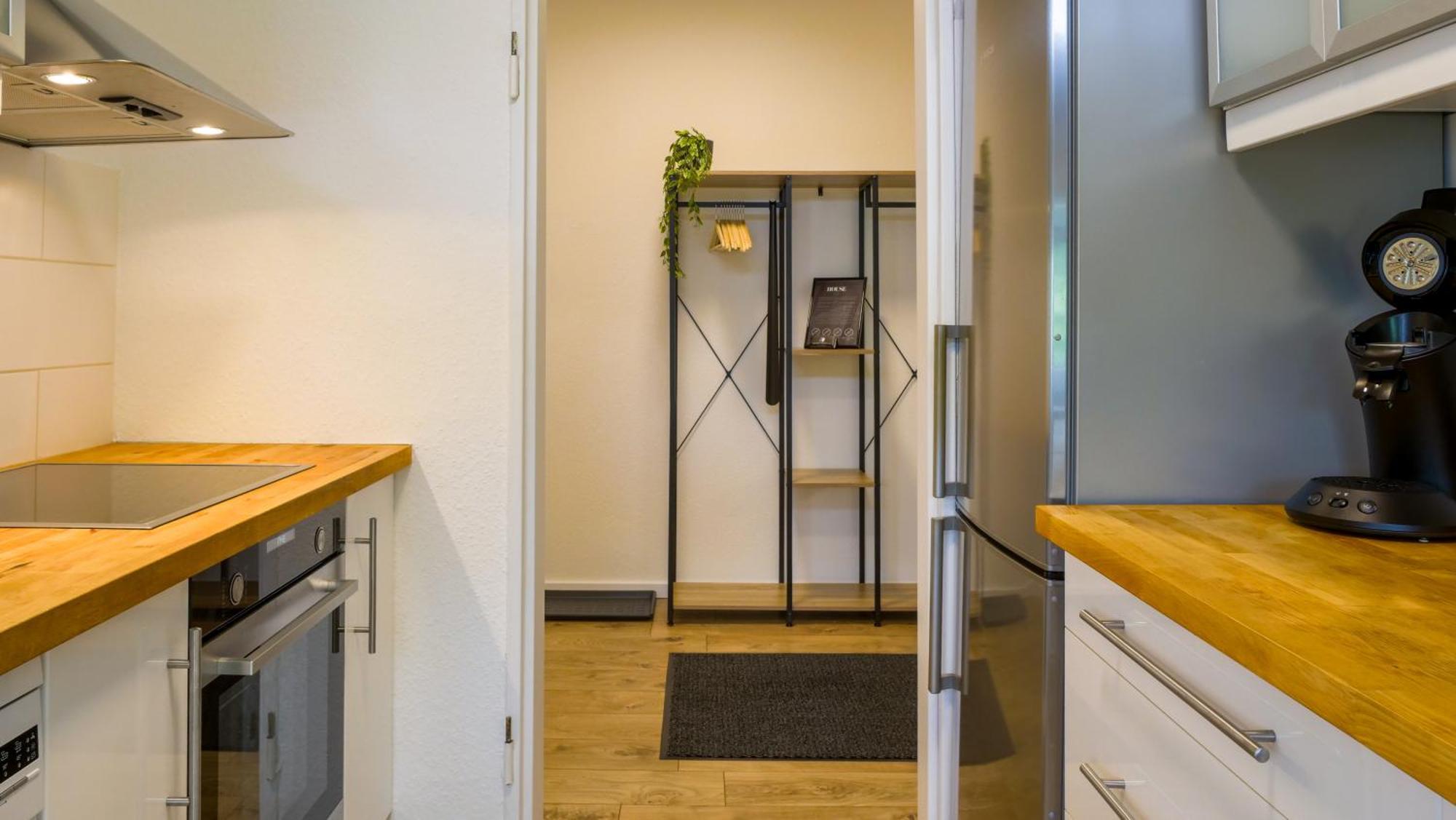 Gross, Modern, Zentrumsnah Mit Parkplatz Und Garten ウルム エクステリア 写真
