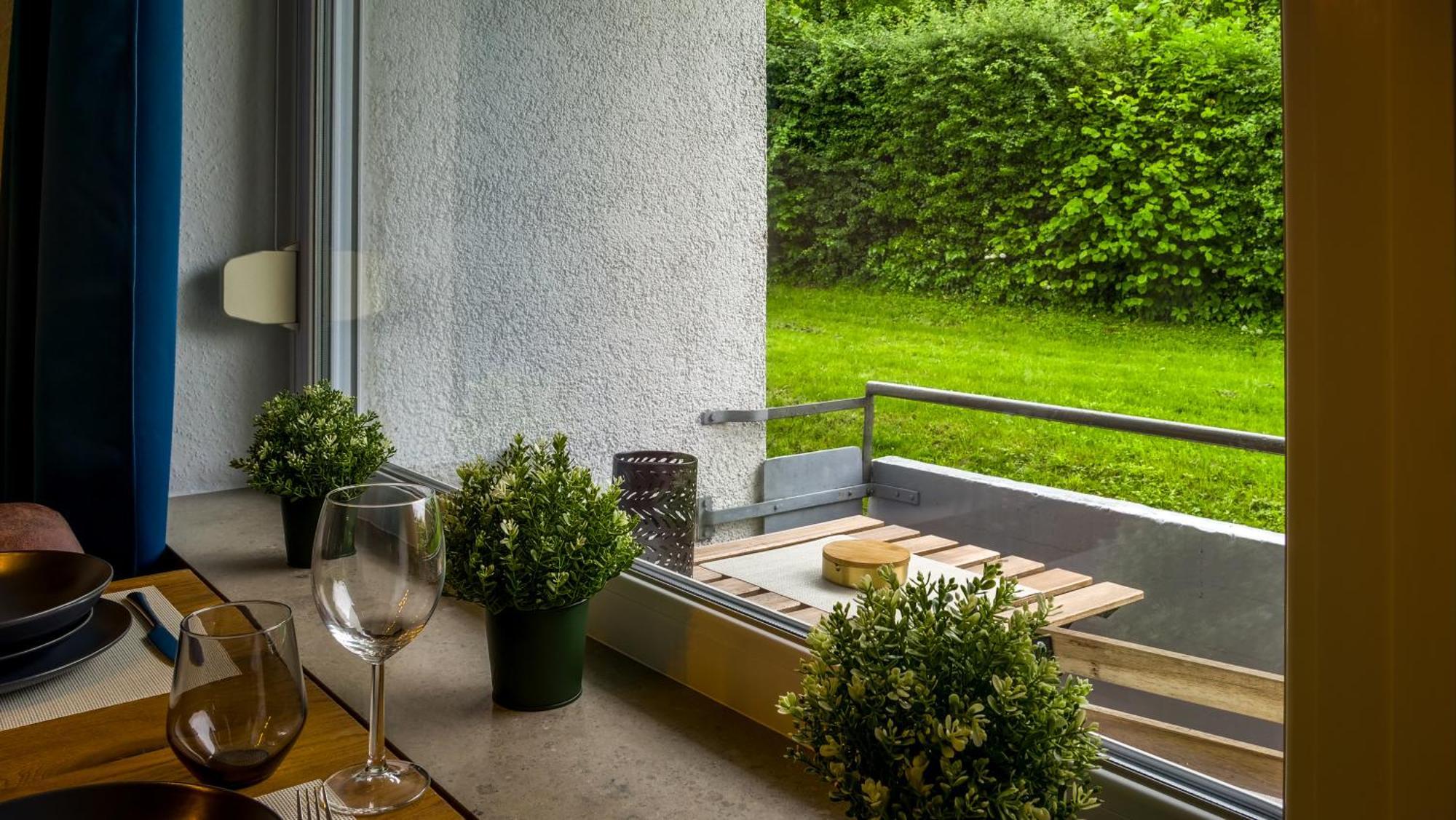Gross, Modern, Zentrumsnah Mit Parkplatz Und Garten ウルム エクステリア 写真