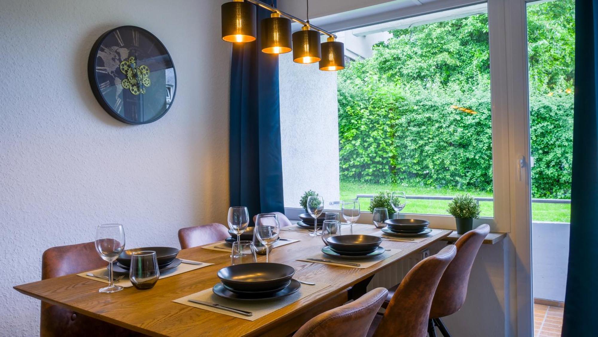 Gross, Modern, Zentrumsnah Mit Parkplatz Und Garten ウルム エクステリア 写真